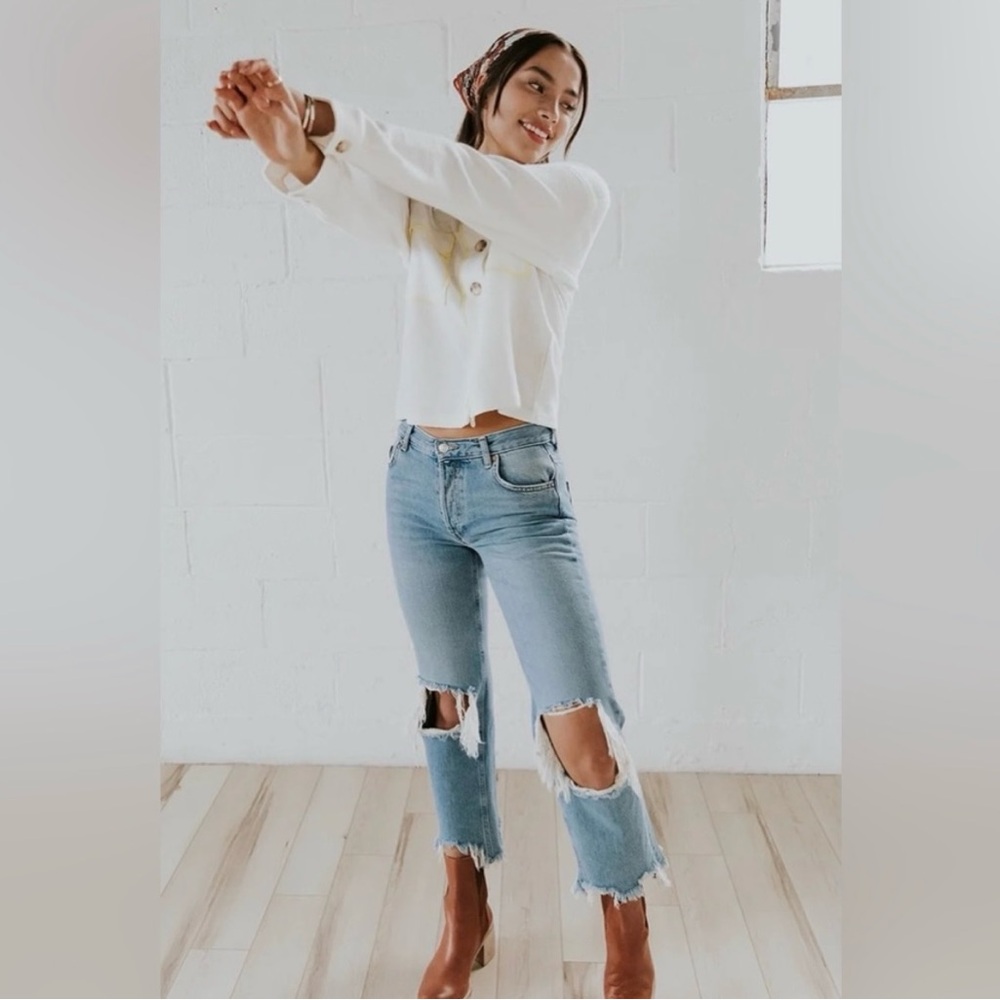 Free People Maggie Mid Rise Straight
Leg Jean.  Size 29”